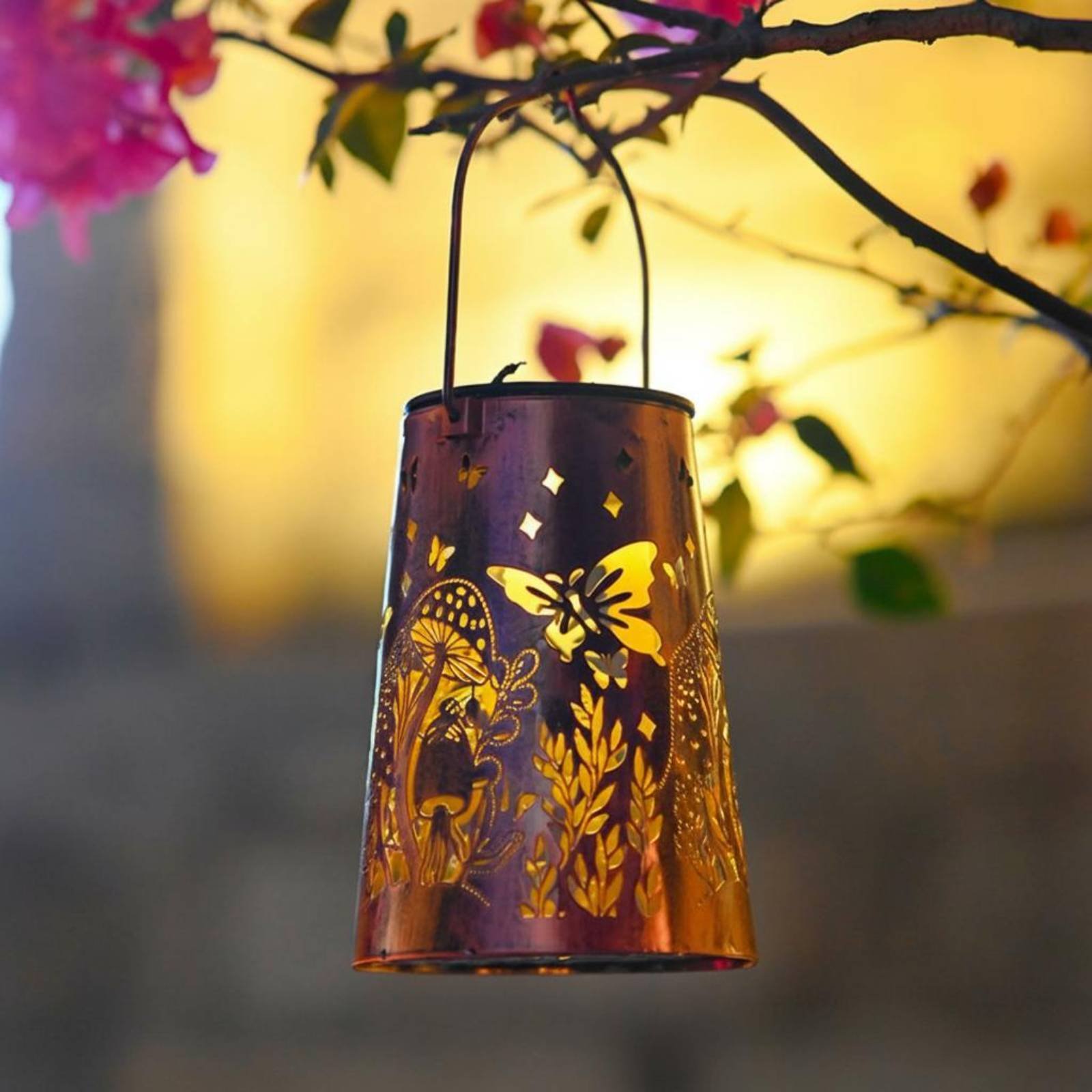 Outdoor Lighting Battery Powered - โคมไฟสวนลายดอกไม้ โคมไฟสวน ระบบเปิด/ปิดอัตโนมัติ โคมไฟแขวนเหล็กดัด โคมไฟกลางแจ้ง ทนทานต่อสภาพอากาศ